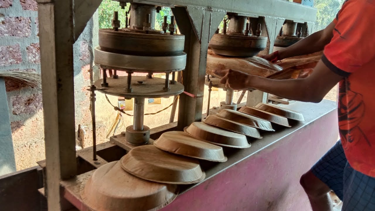 Heat pressing palm leaves into tableware